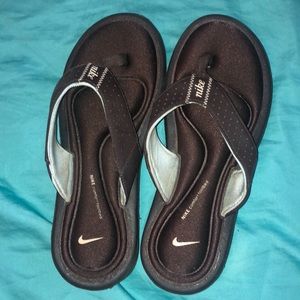 Nike memory foam flip flops